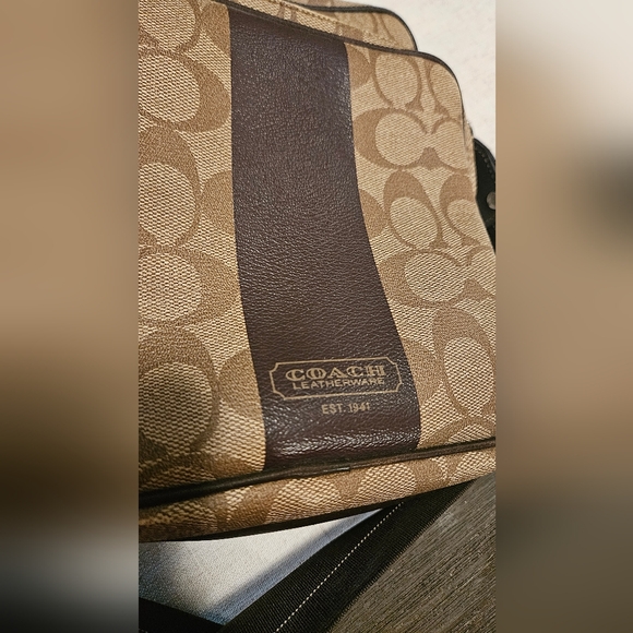 [SOLD] Men's Coach bag - Picture 3 of 8